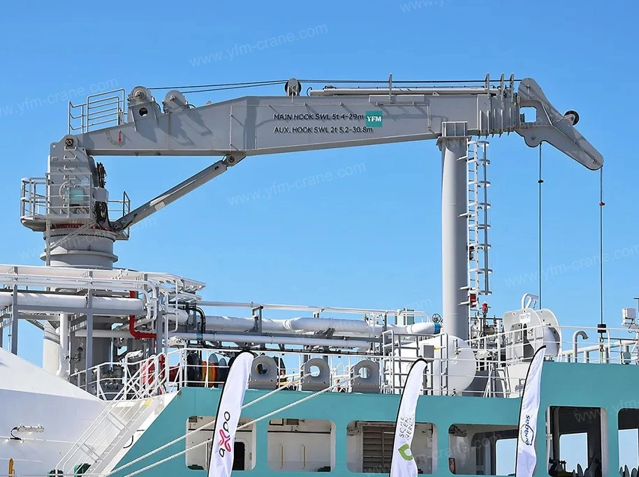 LNG বাঙ্কারিং ভেসেলের জন্য YFM 5T/4-29m টেলিস্কোপিক বুম মেরিন ডেক ক্রেন